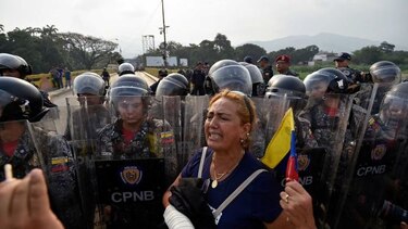 Cuatro militares venezolanos desertan tras cruzar bloqueada frontera con Colombia