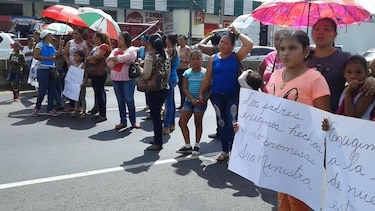 Por dos horas cierran la Interamericana; exigían mejoras en escuela