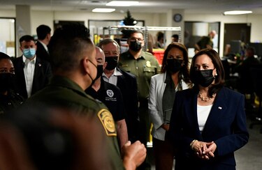 Vicepresidenta de Estados Unidos visita frontera con México para ver ‘efectos’ de la migración