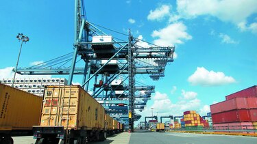 Movimiento en los puertos baja 10.4%