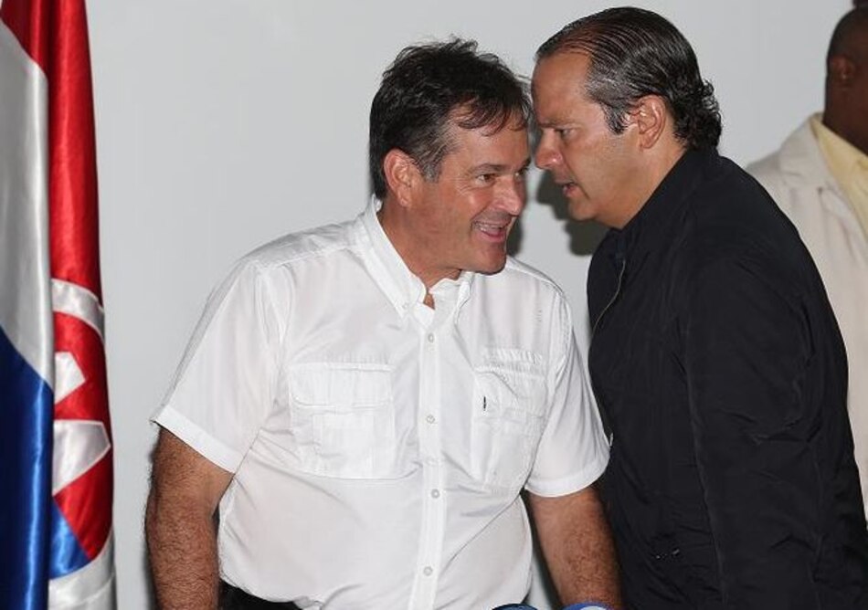 Exigen explicación a líderes de la ola azul