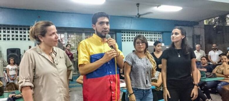 Fuerte rechazo a decisión de la MUD de ir a elecciones regionales