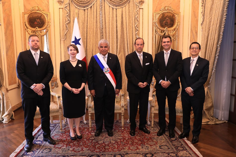 Excomandante del M-19, ahora embajador de Colombia, entre los diplomáticos recibidos por Mulino