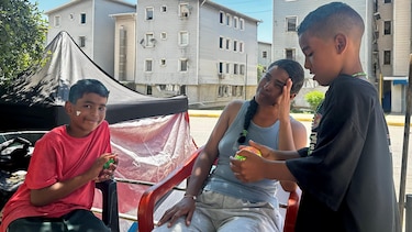 ‘Eran de cartón’: viviendas turcas colapsadas ponen en la mira el plan de Chávez