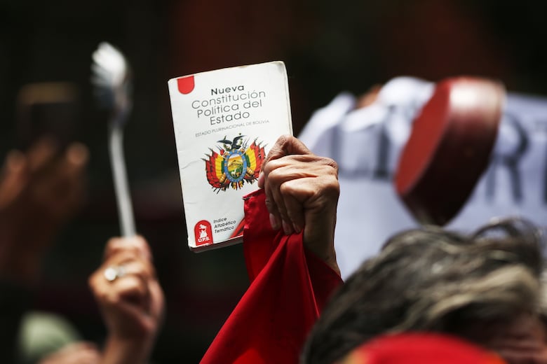 Seguidores de Evo Morales exigen la libertad de los detenidos durante los bloqueos