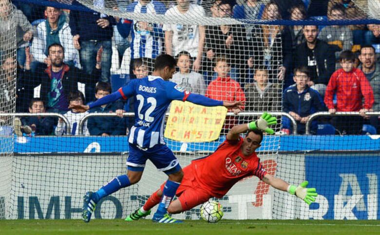 Suárez le regresa la alegría al Barcelona, liderando una goleada de 8-0
