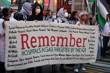 Ciudadanos propalestina marchan antes del debate contra ‘GenoTrump’ e ‘impostora’ Harris