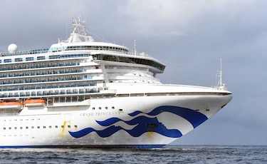 Después de tres días varado, crucero atraca en Oakland; hay dos panameños entre los viajeros