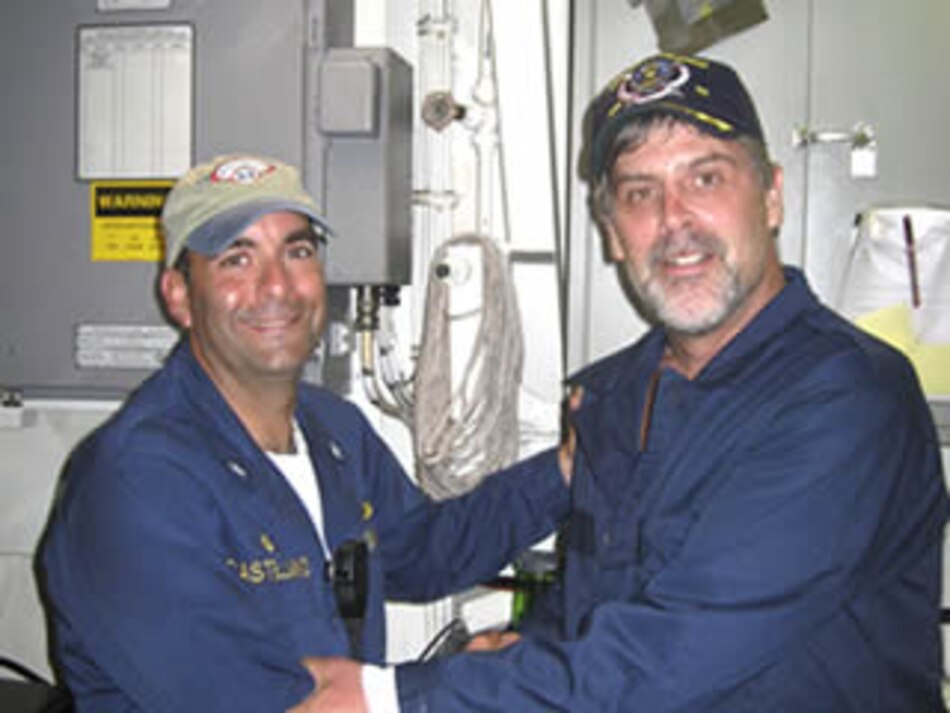 Capitán de EU secuestrado por piratas quedó libre