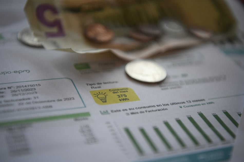 Tarifa eléctrica sube por encima del alza del salario mínimo y la sequía dispara los costos