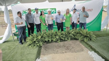 Colocación de la primera piedra para planta de Agrosilos, S.A.