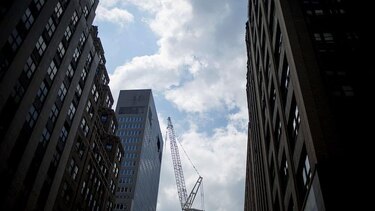 Cae la carga de una grúa en Nueva York: 10 heridos