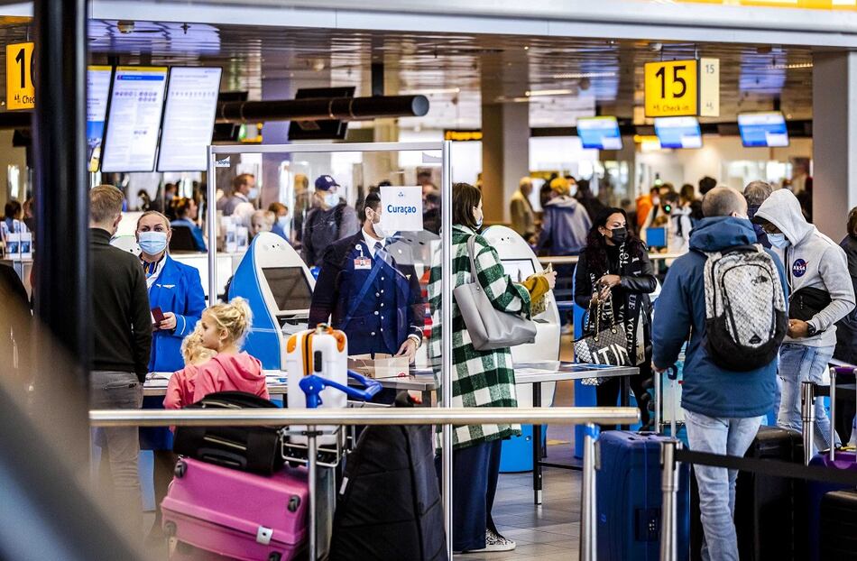 Holanda suspende los vuelos procedentes de Reino Unido para frenar ‘mutación’ del virus