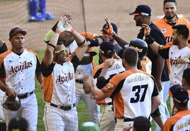 Venezuela reacciona y vence a Dominicana