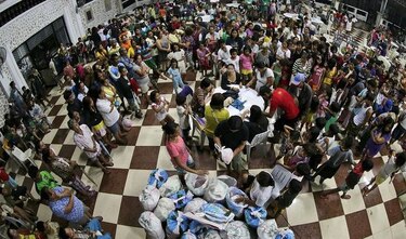 Tifón deja al menos 4 muertos y 25 mil evacuados en Filipinas