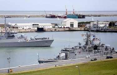 Argentina amplía área de búsqueda de submarino desaparecido