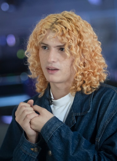 Joven diseñador cubano crea ‘universos’ juntando lo ‘cuir’ y la política