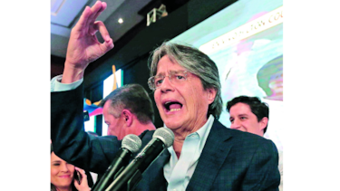 Lenín Moreno se declara ganador
