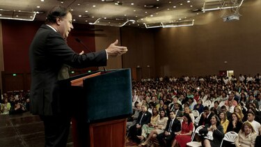 Varela sanciona ley del programa Panamá Bilingüe