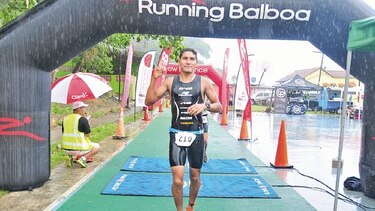 Villalta y Pavoni se imponen en el triatlón de Portobelo