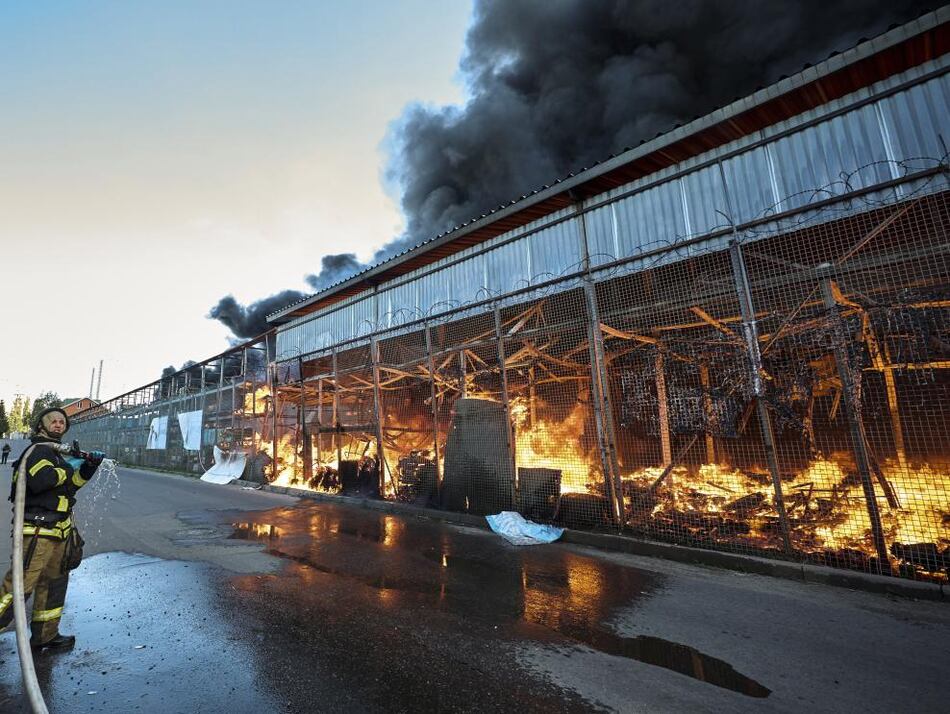 Biden se disculpa ante Zelenski por el retraso de la ayuda militar de Estados Unidos