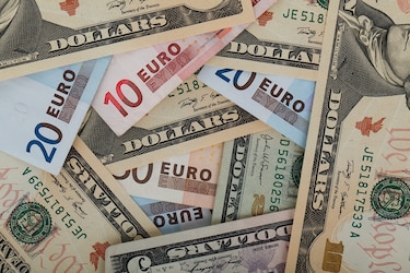El euro cae hasta los 1.08 dólares tras mantenerse la tasa de desempleo en Estados Unidos