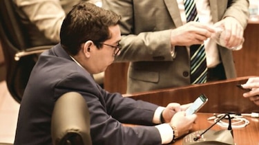 Diputado Raúl Fernández dice que en los próximos cinco años no defenderá ningún caso remunerable