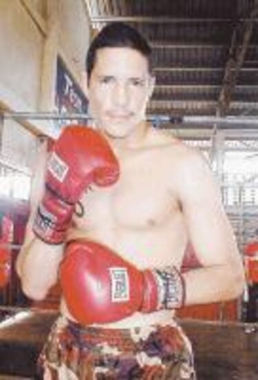 Tito 'El Misil' Mendoza expone cetro el 17