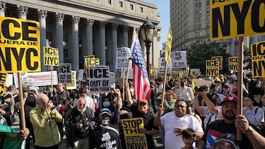 Las protestas contra ICE por las redadas migratorias se extienden de Los Ángeles a otras ciudades de Estados Unidos