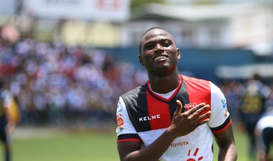 Abdiel Arroyo jugará con el CD Santa Clara de Portugal