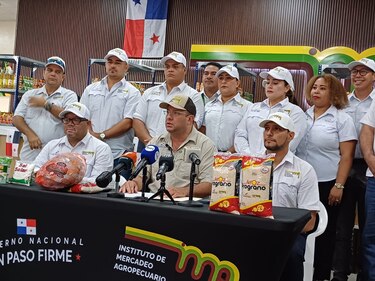 Empieza el armado y embalaje de las cajas navideñas del IMA