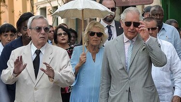 Príncipe Carlos pasea por La Habana y devela estatua de Shakespeare