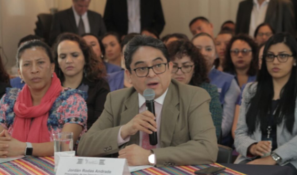 Defensor del pueblo denuncia boicot oficial con recorte presupuestario