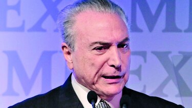 Plan de austeridad gana votos clave