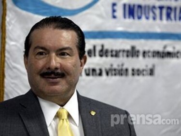 Ministro defiende reformas al Código Minero