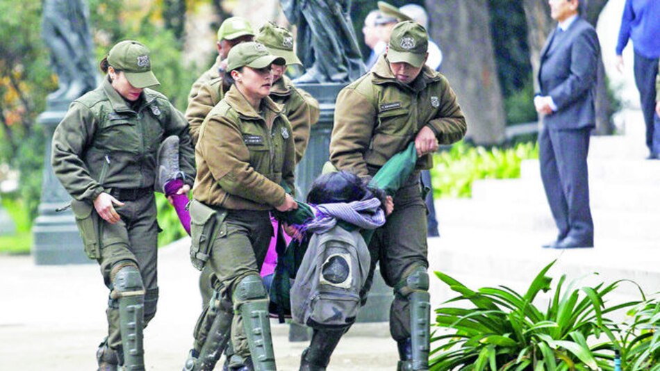 Estudiantes salen a las calles