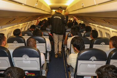 Estados Unidos financia vuelos de deportación en Panamá con más de $1 millón