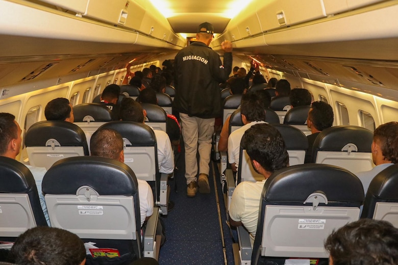 Estados Unidos financia vuelos de deportación en Panamá con más de $1 millón