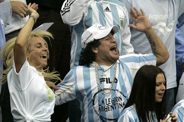 Diego Maradona puede demandar a exesposa por fraude, según una corte en Estados Unidos