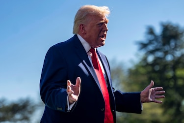 Trump dice que bloqueará el estrecho de Ormuz y acusa a Irán de mantener su plan nuclear