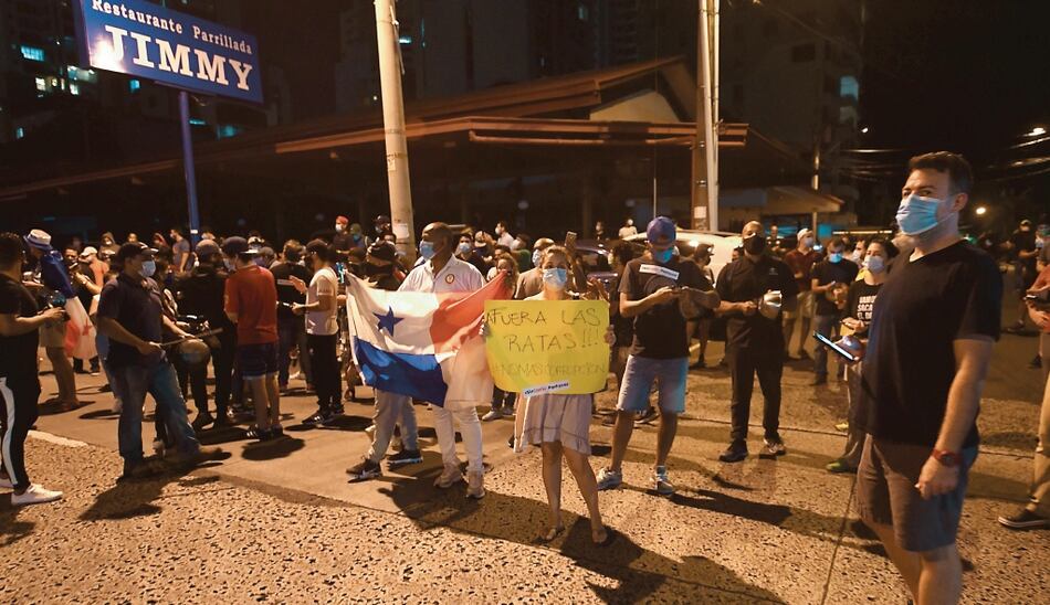 Escándalo de diputados del PRD salpica a ministras