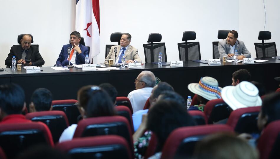 Debate minero en Colón y Coclé no será transmitido por la Asamblea