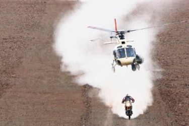 Marc Coma acaricia el título de motos
