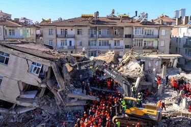 Sigue la búsqueda de sobrevivientes a sismo en Turquía