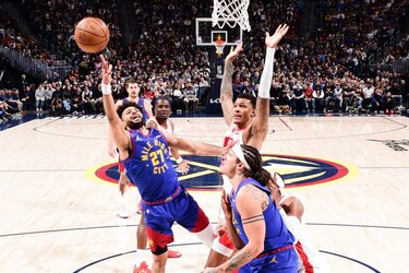 Los Nuggets se desquitan con los Rockets