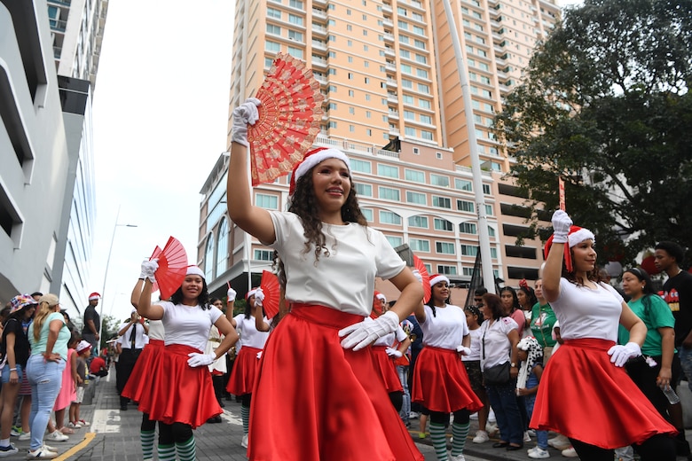 Navidad 2024: encendido de luces de la ‘Calle de los Osos’ en calle Uruguay y en el parque Omar