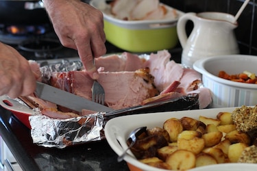 Cómo disfrutar la cena de Nochebuena sin descuidar la salud, según nutricionista