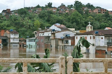 Fuertes lluvias siguen azotando al estado brasileño de Bahía