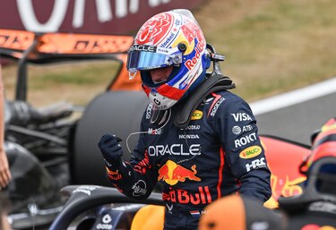 Verstappen firma la ‘pole’ en Silverstone, por delante de los McLaren