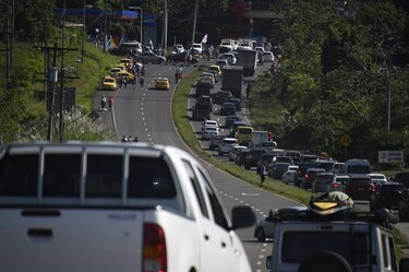 Cientos de conductores varados por cierre en Capira